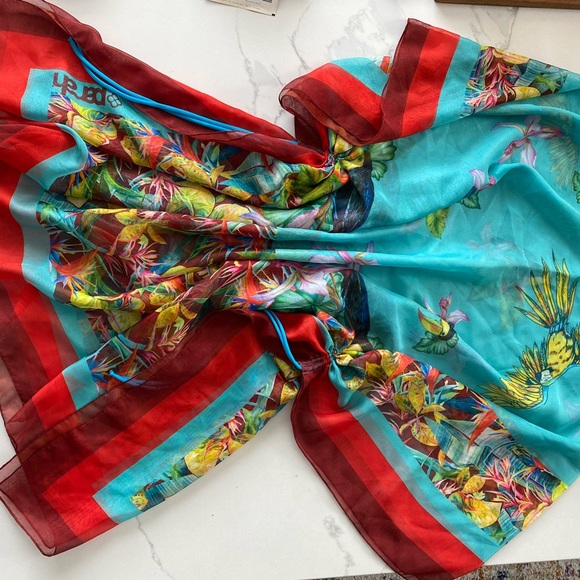 Gorgeous tropical print cover up - Picture 2 of 4